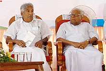 Chief Minister Oommen Chandy and Opposition Leader V. S. Achuthanandan