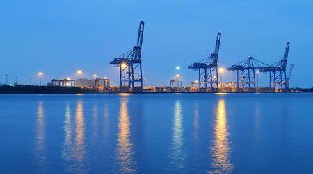 Cranes of Vallarpadam terminal: Photo by Augustus Binu/wikimedia CCA licence