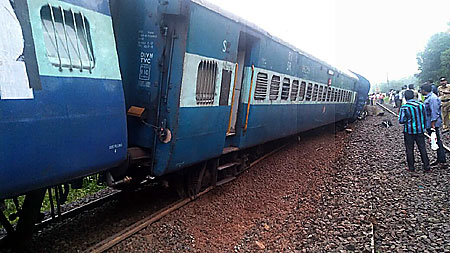 Derailed Mangalore Express at Karukutty on August 28
