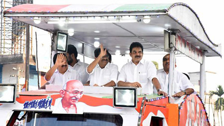 KPCC president V. M. Sudheeran leading Janaraksha Yatra
